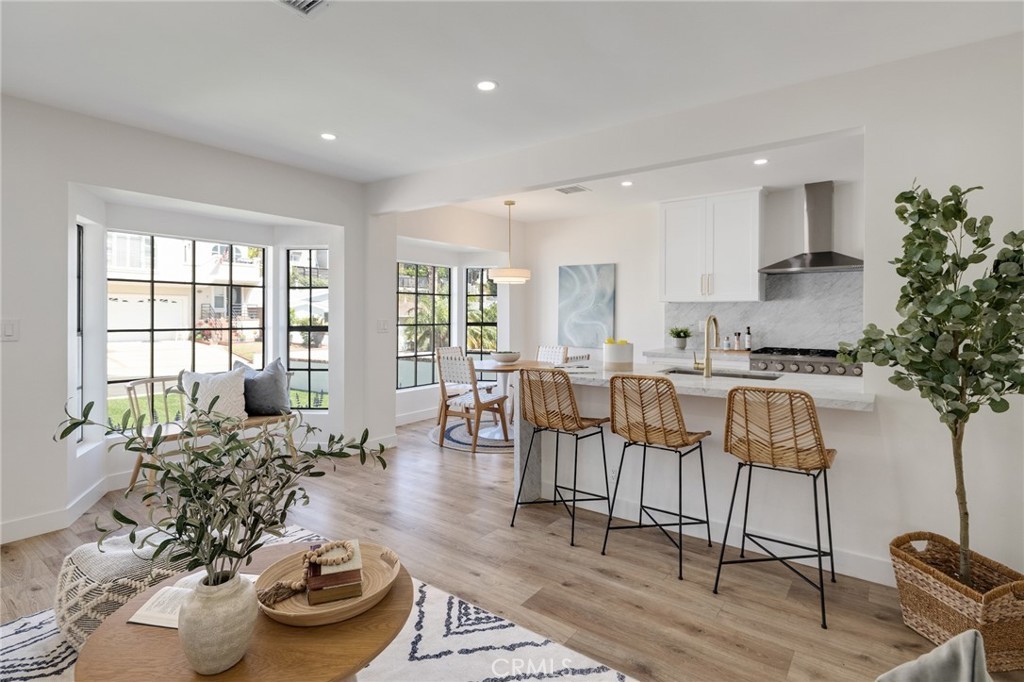 Modern coastal home entry